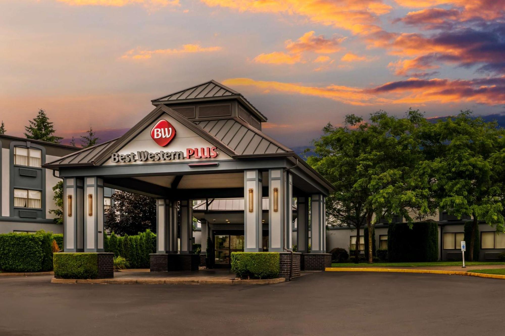 Best Western Plus Puyallup Hotel Exterior photo