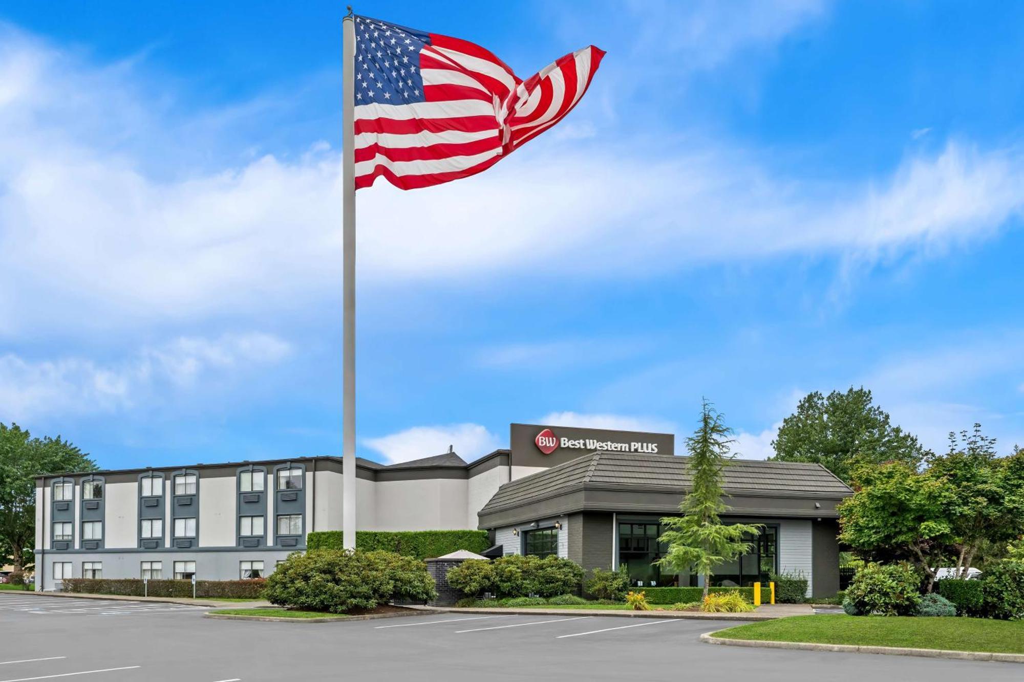 Best Western Plus Puyallup Hotel Exterior photo